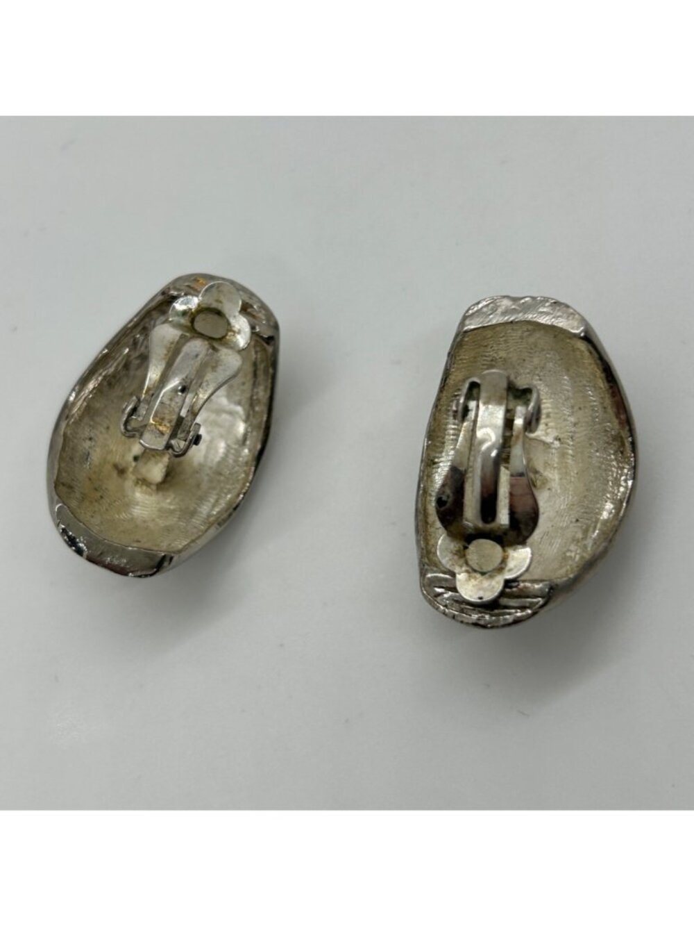 Vintage Silver-Tone Ribbed Clip-On Earrings Chunky Teardrop Dome Statement - Picture 9 of 10